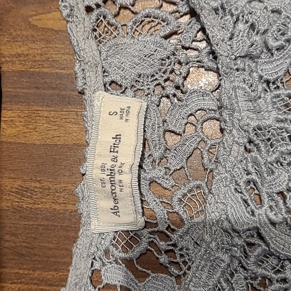 Abercrombie and fitch small lace tank top gray with open back small - Picture 2 of 4